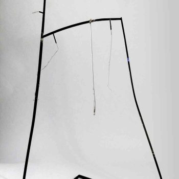 Senza suono, 2007, acciaio inox, ferro, plexiglas trattato,  192 x 138 x 63 cm ca. foto R.Angelotti